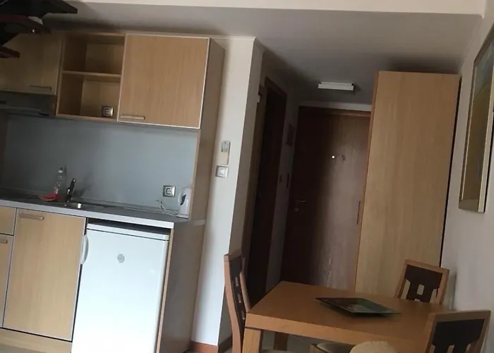 Daire Private Ravda-emerald